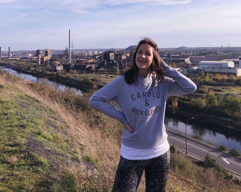 mycharleroi-boucle-noire-profil-min copie-photoshop