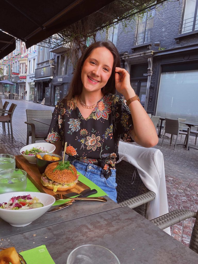 plats-carnotus-hamburger-food-charleroi-portrait-4-min