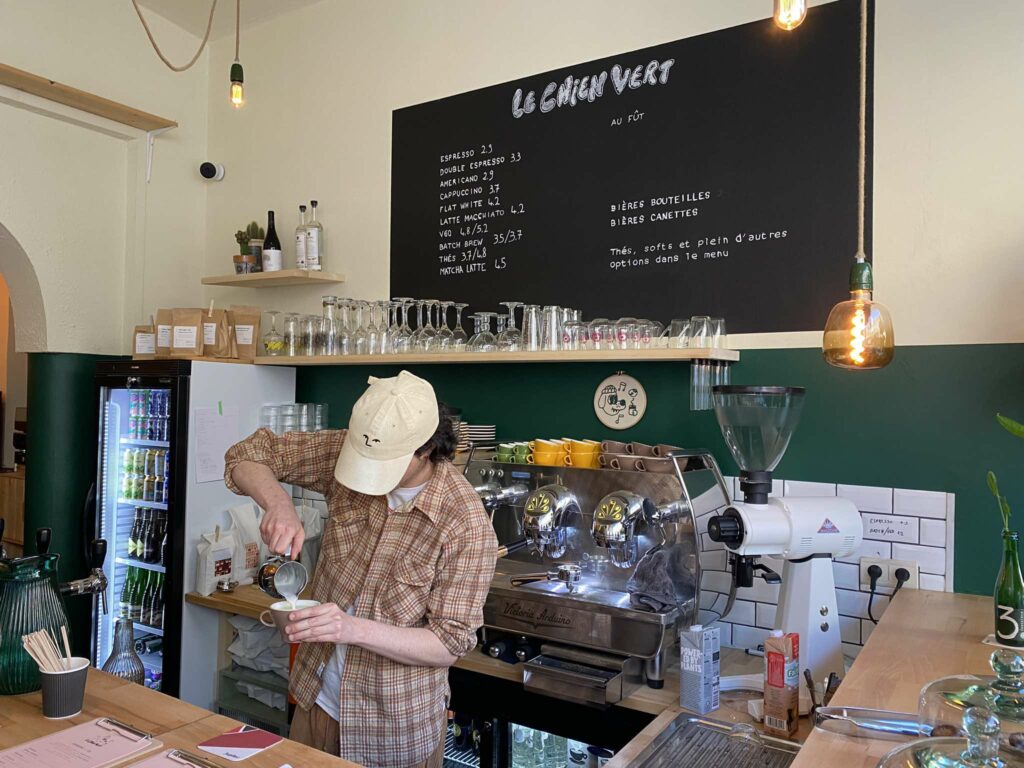 le chien vert_boire un café à charleroi